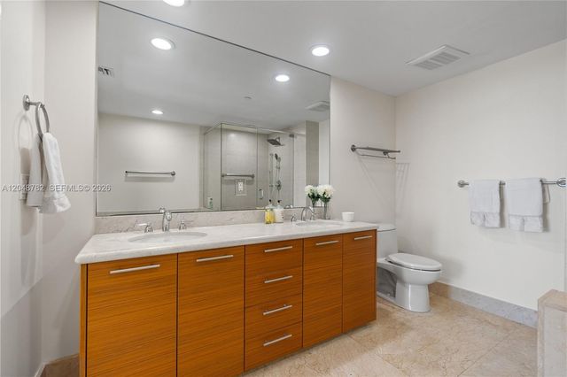 50 Biscayne Blvd 5210, Miami, FL 33132