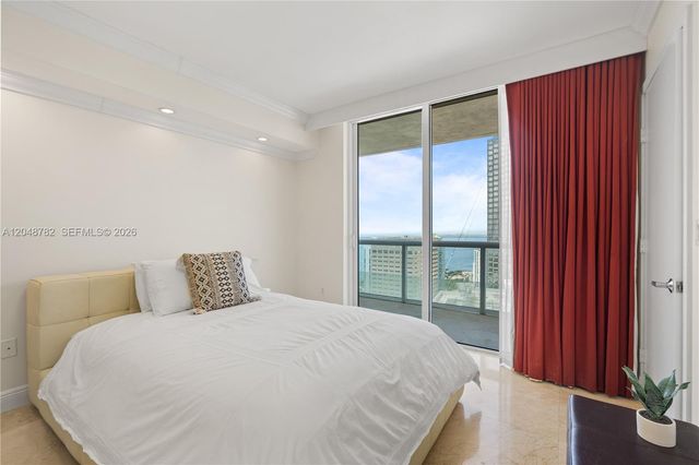 50 Biscayne Blvd 5210, Miami, FL 33132