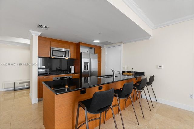 50 Biscayne Blvd 5210, Miami, FL 33132