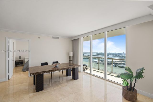 50 Biscayne Blvd 5210, Miami, FL 33132