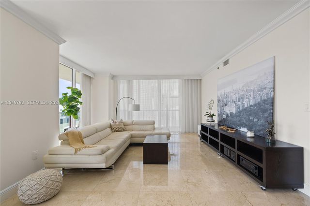 50 Biscayne Blvd 5210, Miami, FL 33132