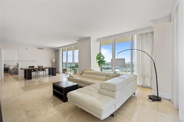 50 Biscayne Blvd 5210, Miami, FL 33132