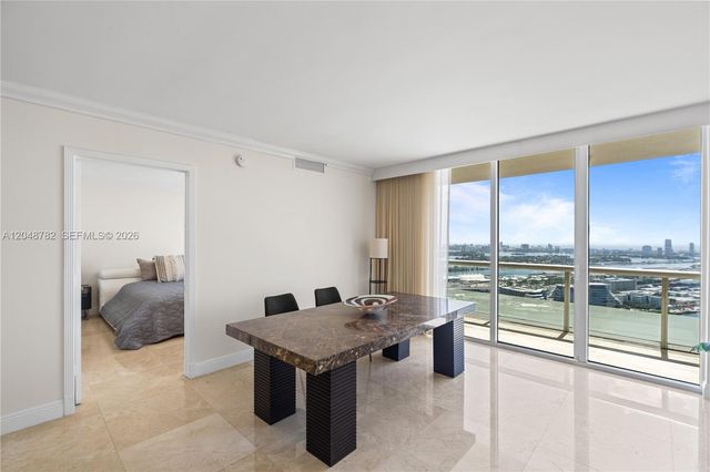50 Biscayne Blvd 5210, Miami, FL 33132