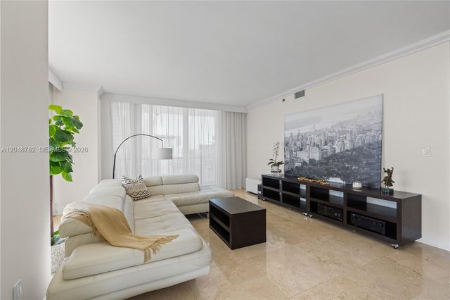 50 Biscayne Blvd 5210, Miami, FL 33132