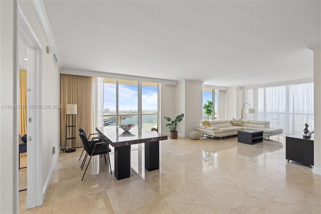 50 Biscayne Blvd 5210, Miami, FL 33132