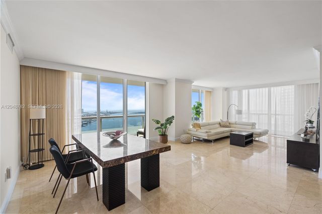50 Biscayne Blvd 5210, Miami, FL 33132