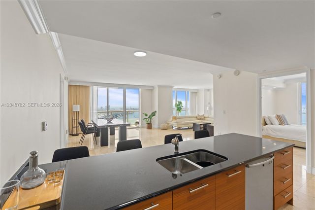 50 Biscayne Blvd 5210, Miami, FL 33132