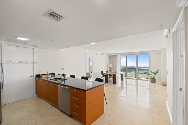 50 Biscayne Blvd 5210, Miami, FL 33132