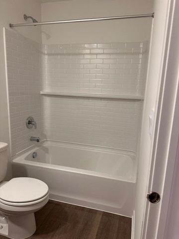 2270 Barbera Drive, Oswego, IL 60543