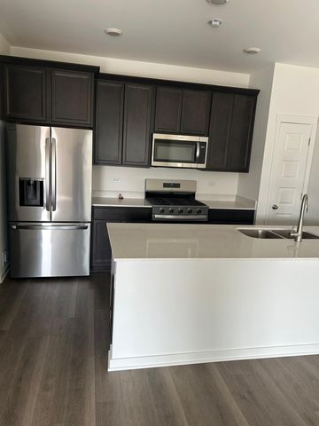 2270 Barbera Drive, Oswego, IL 60543