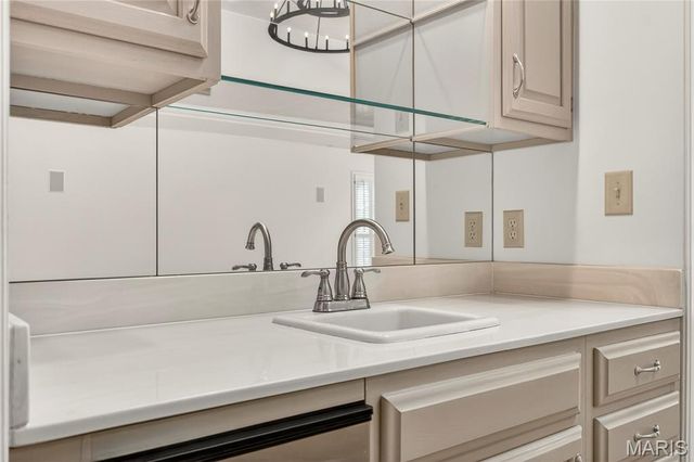 1747 Baxter Forest Valley Court, Chesterfield, MO 63005