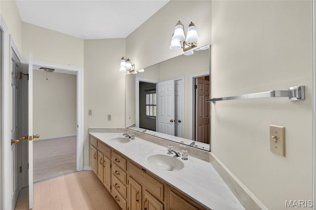 1747 Baxter Forest Valley Court, Chesterfield, MO 63005