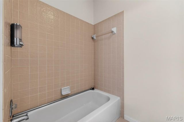 1747 Baxter Forest Valley Court, Chesterfield, MO 63005