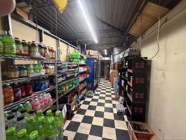 3391 orchard lake Road, Keego Harbor, MI 48320