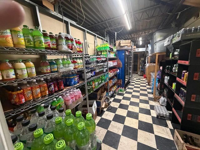 3391 orchard lake Road, Keego Harbor, MI 48320