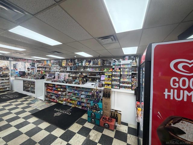 3391 orchard lake Road, Keego Harbor, MI 48320