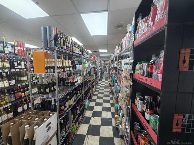 3391 orchard lake Road, Keego Harbor, MI 48320