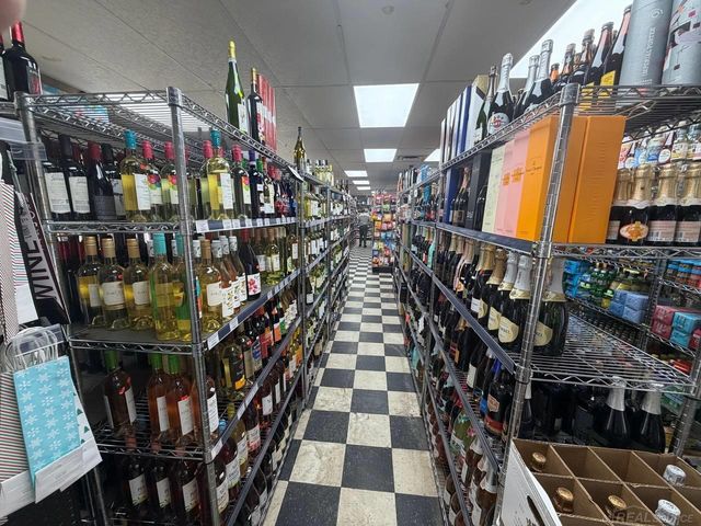 3391 orchard lake Road, Keego Harbor, MI 48320