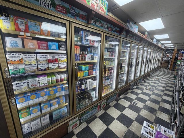 3391 orchard lake Road, Keego Harbor, MI 48320