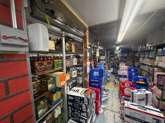3391 orchard lake Road, Keego Harbor, MI 48320