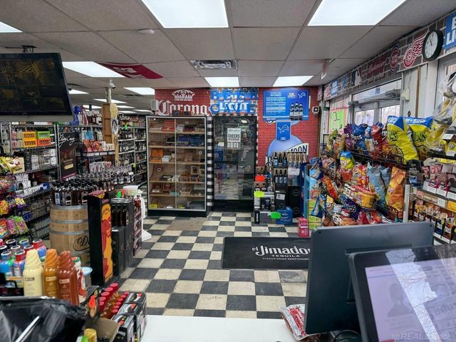 3391 orchard lake Road, Keego Harbor, MI 48320