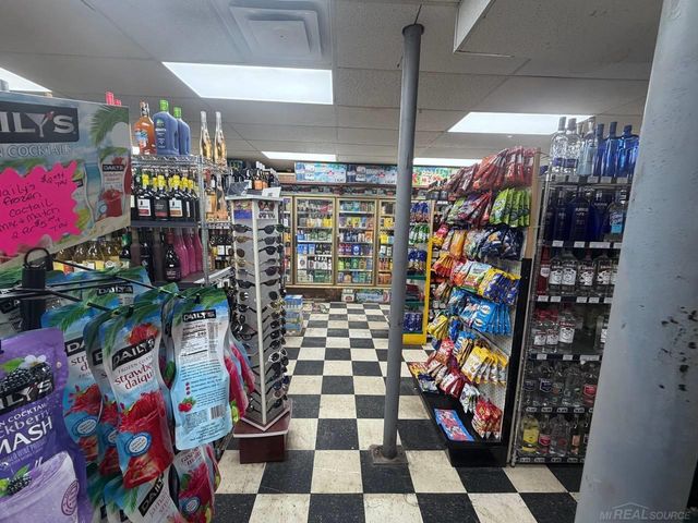 3391 orchard lake Road, Keego Harbor, MI 48320