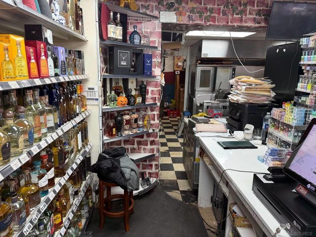 3391 orchard lake Road, Keego Harbor, MI 48320
