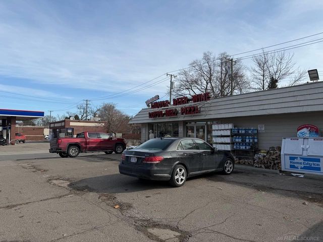 3391 orchard lake Road, Keego Harbor, MI 48320