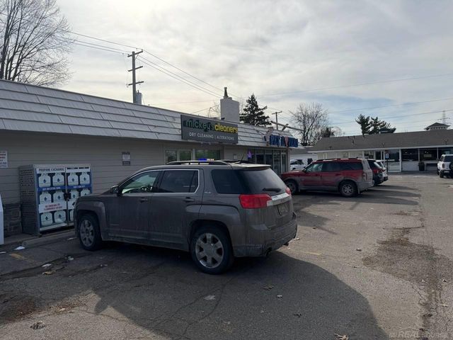 3391 orchard lake Road, Keego Harbor, MI 48320