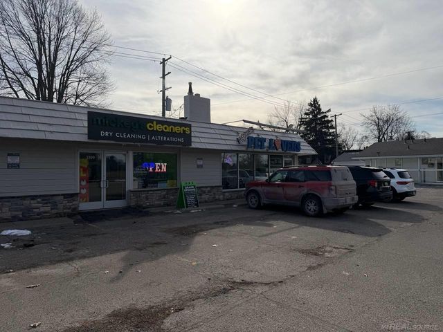 3391 orchard lake Road, Keego Harbor, MI 48320