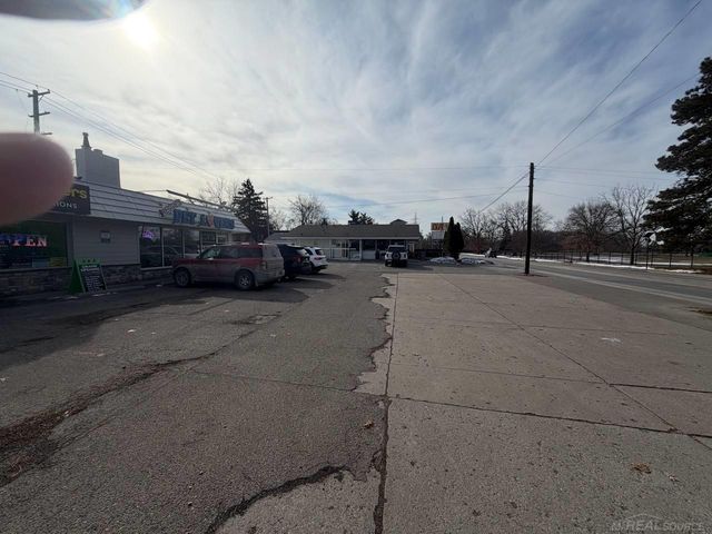 3391 orchard lake Road, Keego Harbor, MI 48320