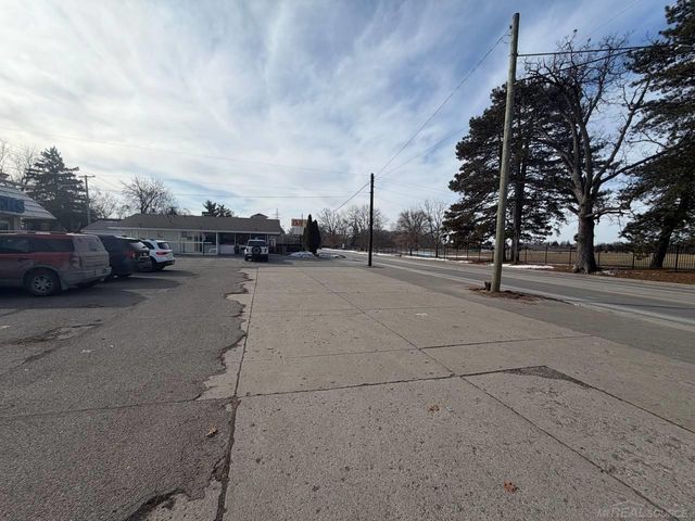 3391 orchard lake Road, Keego Harbor, MI 48320