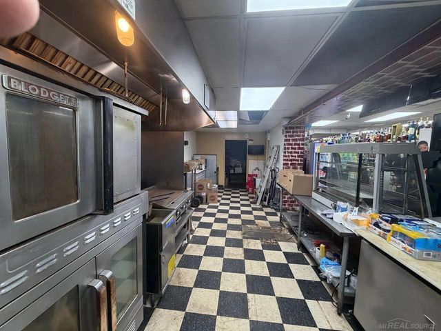 3391 orchard lake Road, Keego Harbor, MI 48320