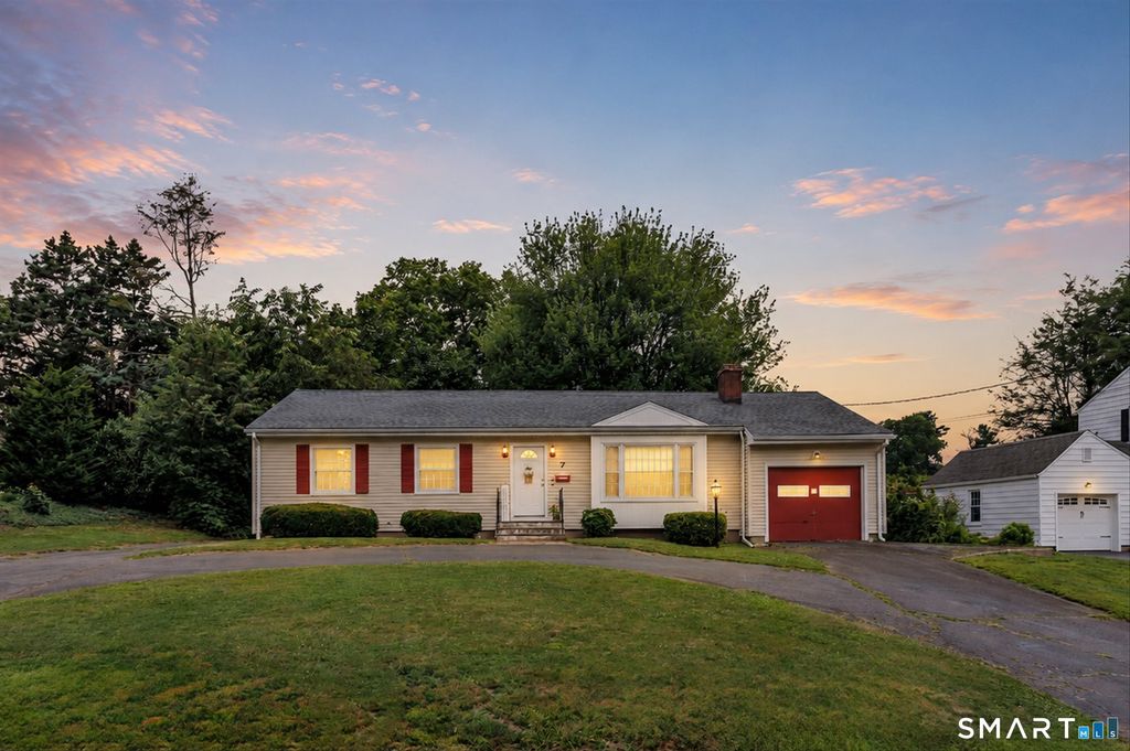 7 Thorburn Avenue, Trumbull, CT 06611