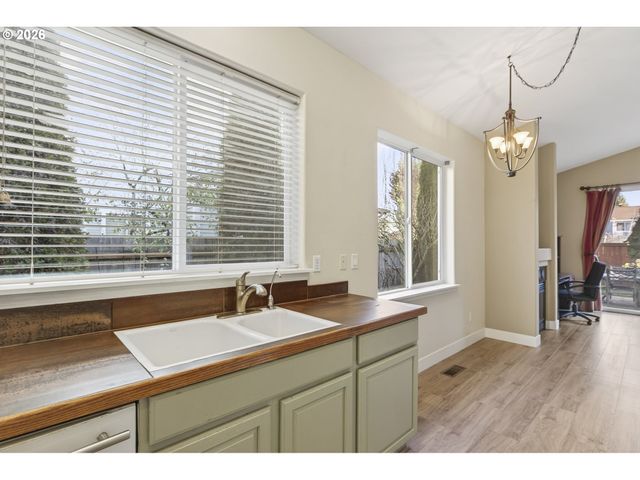 17805 Se 12TH Dr, Vancouver, WA 98683