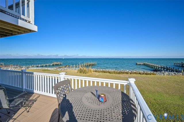 402 Riverside Dr, Deltaville, VA 23043