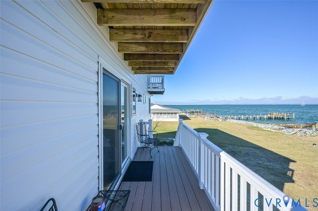 402 Riverside Dr, Deltaville, VA 23043