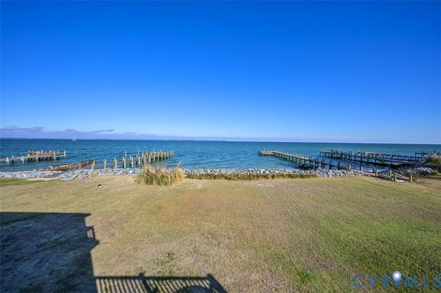 402 Riverside Dr, Deltaville, VA 23043