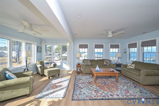 402 Riverside Dr, Deltaville, VA 23043