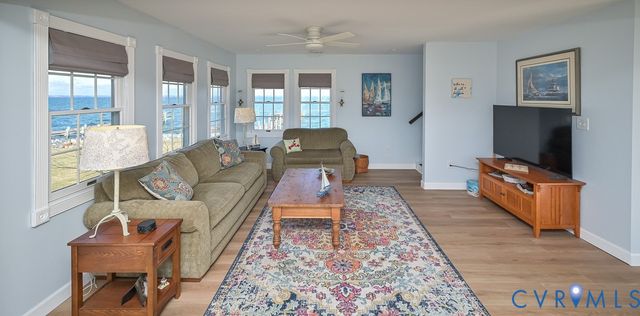 402 Riverside Dr, Deltaville, VA 23043