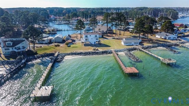 402 Riverside Dr, Deltaville, VA 23043