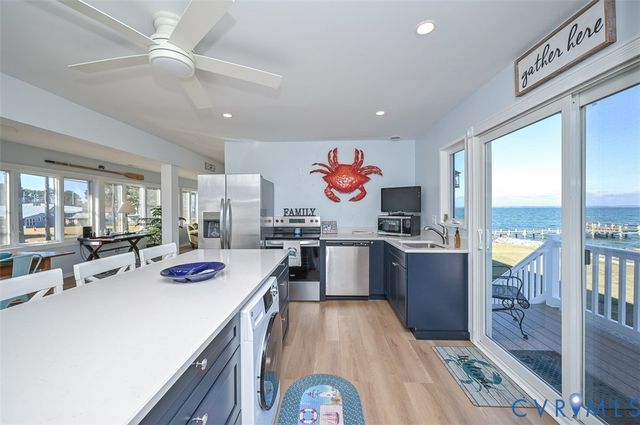 402 Riverside Dr, Deltaville, VA 23043