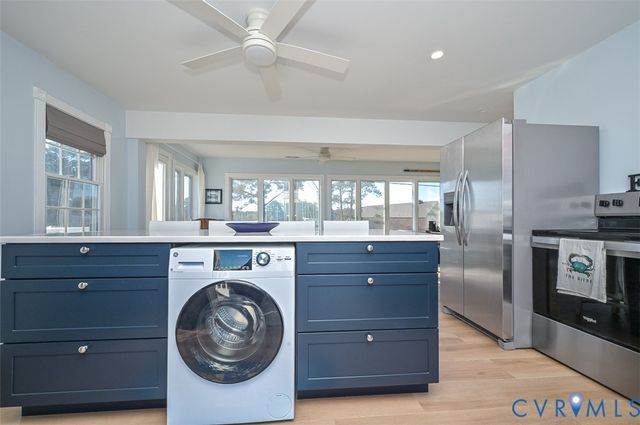 402 Riverside Dr, Deltaville, VA 23043