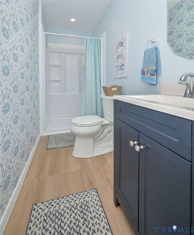 402 Riverside Dr, Deltaville, VA 23043