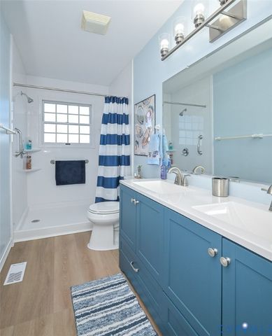 402 Riverside Dr, Deltaville, VA 23043