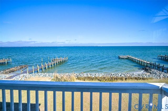 402 Riverside Dr, Deltaville, VA 23043