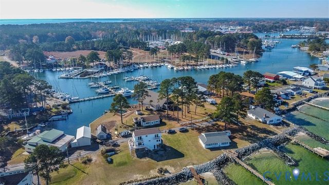402 Riverside Dr, Deltaville, VA 23043