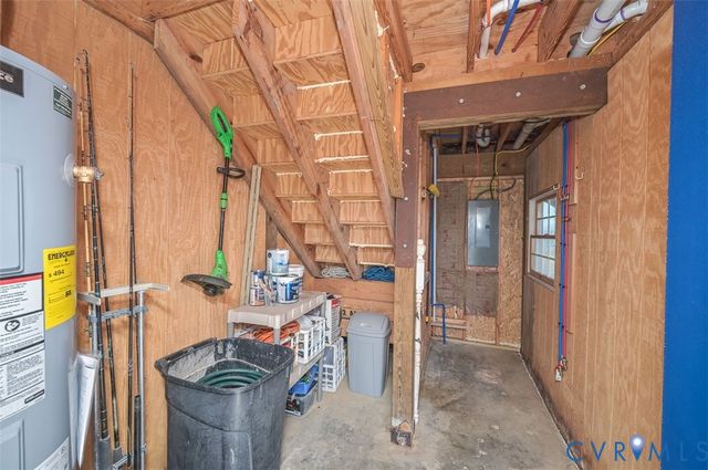 402 Riverside Dr, Deltaville, VA 23043