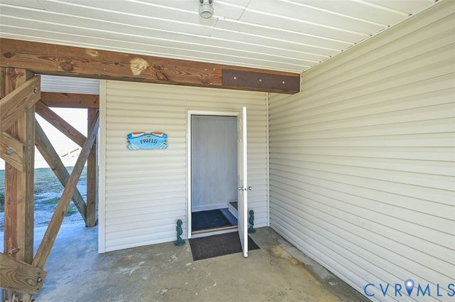 402 Riverside Dr, Deltaville, VA 23043