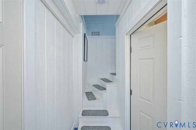 402 Riverside Dr, Deltaville, VA 23043